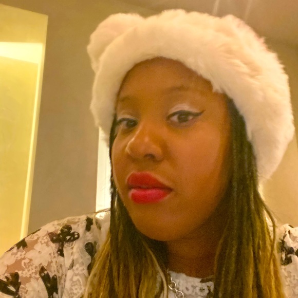 Meet your Posher, Olivia - Picture 1 of 1